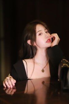 年轻女老师在线观看